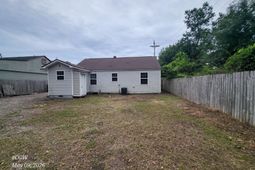 1610 Remount Road  photo 4