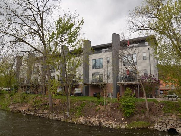 301 Mill Reserve DRIVE, Waukesha, WI 53188