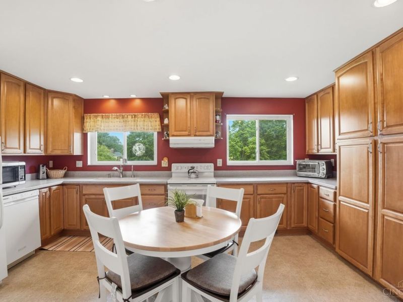 3100 E Galbraith Road, Amberley, OH 45236 Photo 12