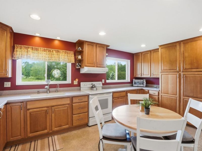 3100 E Galbraith Road, Amberley, OH 45236 Photo 13