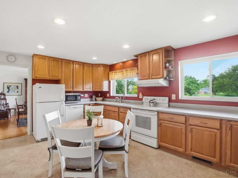 3100 E Galbraith Road, Amberley, OH 45236 Photo 14
