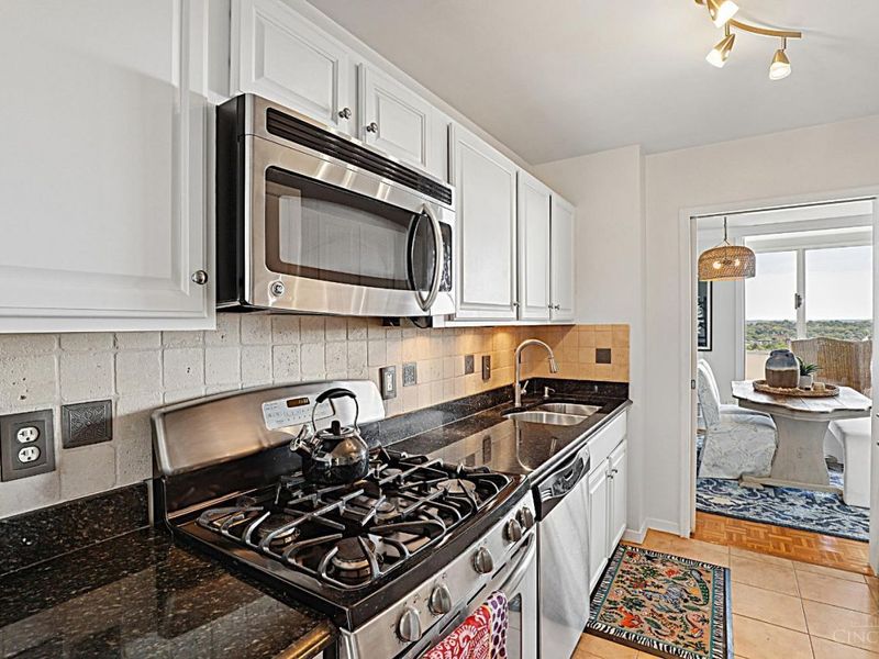 2324 Madison Road, Unit 1705, Cincinnati, OH 45208 Photo 10