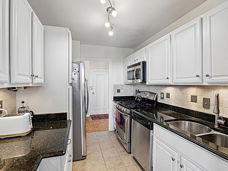2324 Madison Road, Unit 1705, Cincinnati, OH 45208 Photo 11
