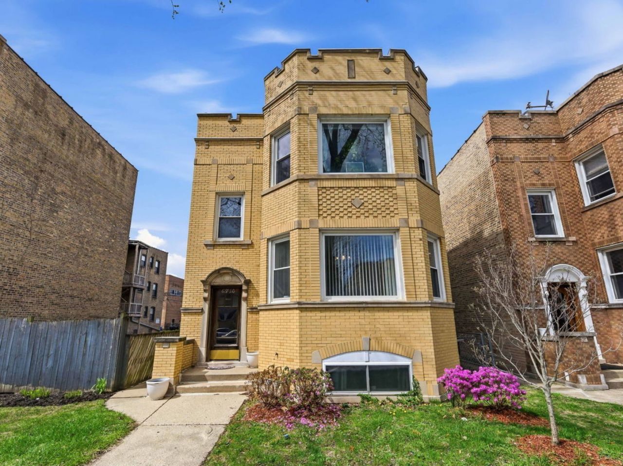 6710 N Artesian Avenue, Chicago, IL 60645 Main Photo