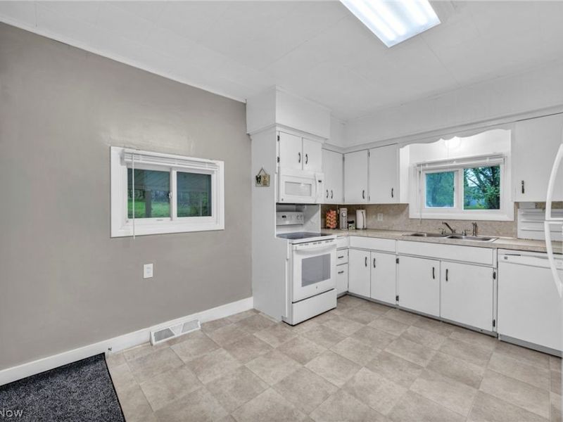 6854 Hillway Avenue NW, North Canton, OH 44720 Photo 13