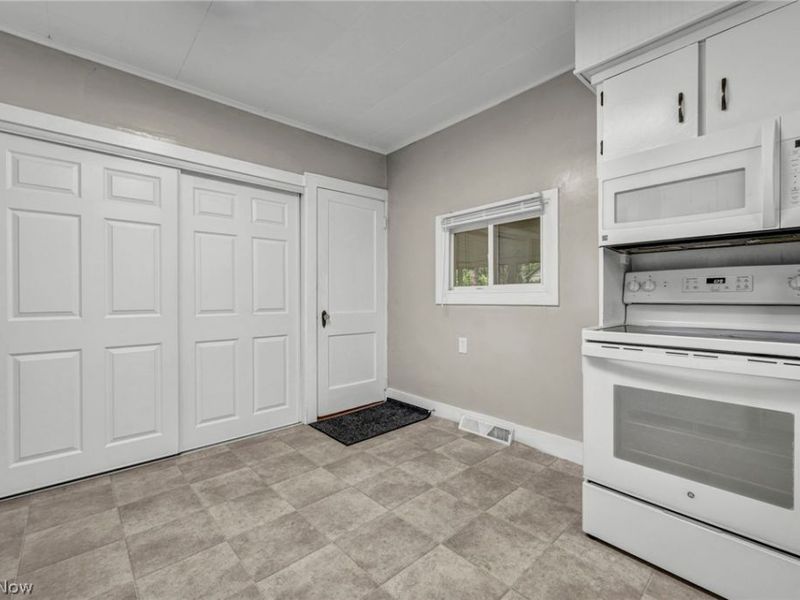 6854 Hillway Avenue NW, North Canton, OH 44720 Photo 16