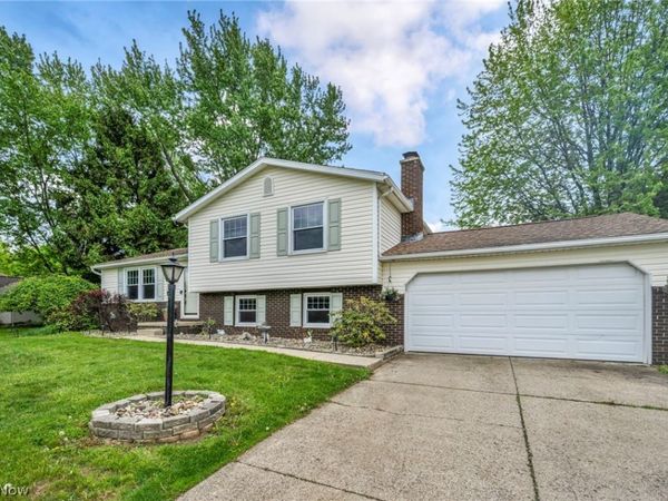 1044 Tumbleweed Street NE, Uniontown, OH 44685