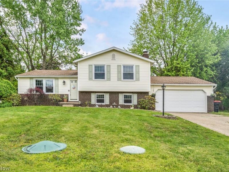 1044 Tumbleweed Street NE, Uniontown, OH 44685 Photo 2