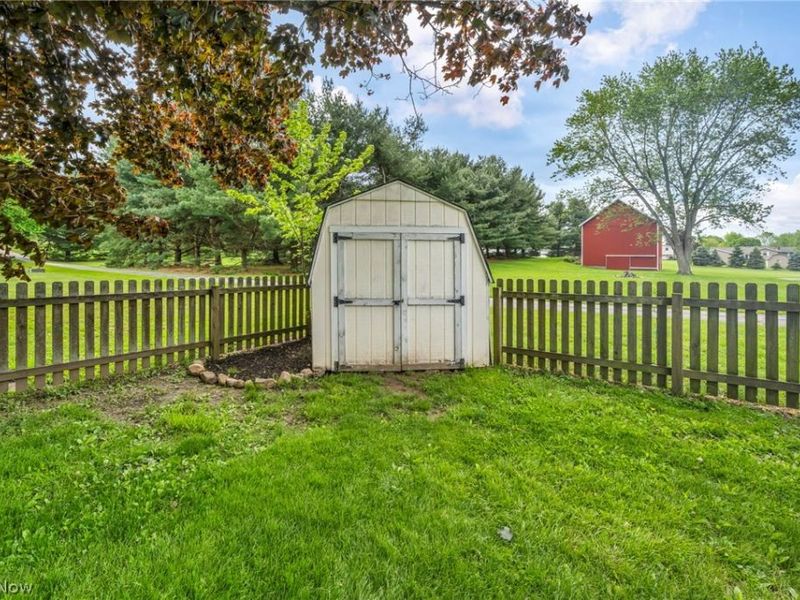 1044 Tumbleweed Street NE, Uniontown, OH 44685 Photo 30