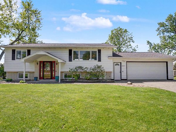 2019 Greenhill Drive, Cedar Falls, IA 50613