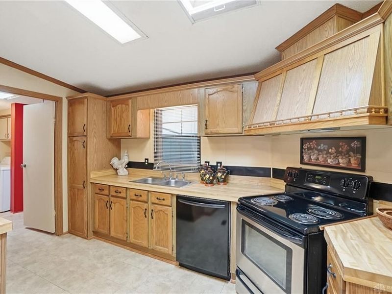 106 S Point Drive, Fairborn, OH 45324 Photo 5