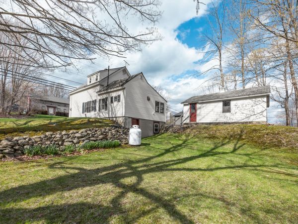 2546 Route 2 , Hermon, ME 04401