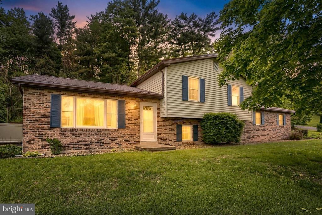 876 CAMPBELL DRIVE , NEWPORT, PA 17074
