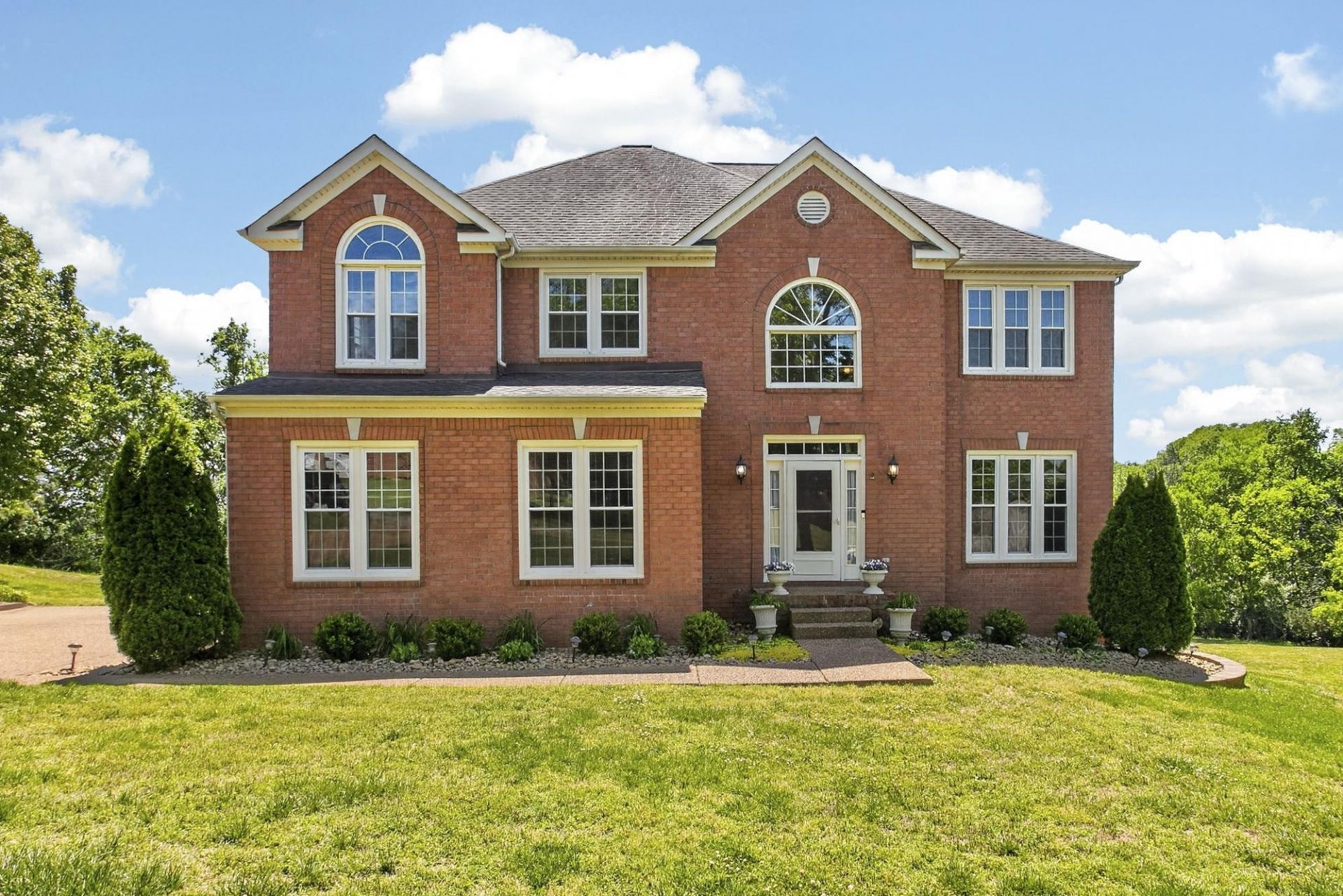 129 Mansker Park Dr, Hendersonville, TN 37075 Main Photo