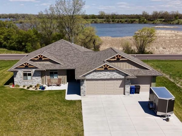  5700 Island Ct, Mitchell, SD 57301