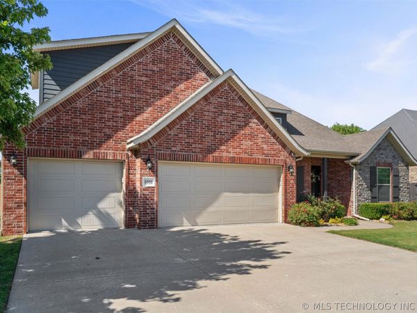 5602 Aspen Avenue , Bartlesville, OK 74006