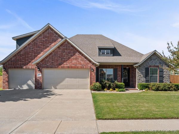 5602 Aspen Avenue , Bartlesville, OK 74006