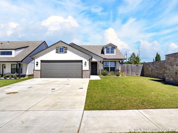8601 N 76th East Place, Owasso, OK 74055