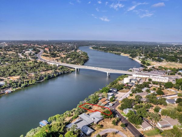 2800 Circle DR, Marble Falls, TX 78654
