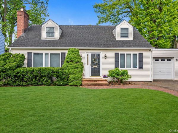 15 Purdue Road , Glen Cove, NY 11542