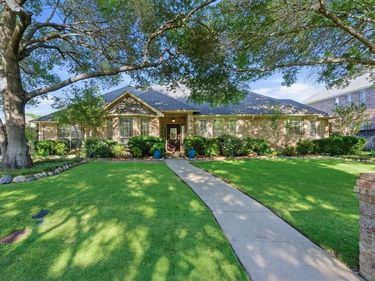 5017 River Bluff Drive, Fort Worth, TX 76132