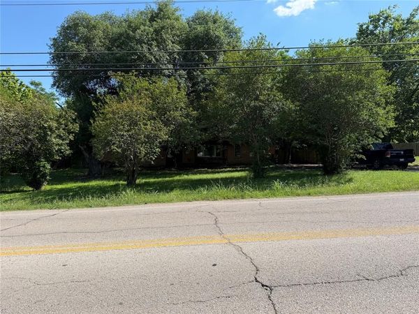 210 W Bear Creek Road , Glenn Heights, TX 75154