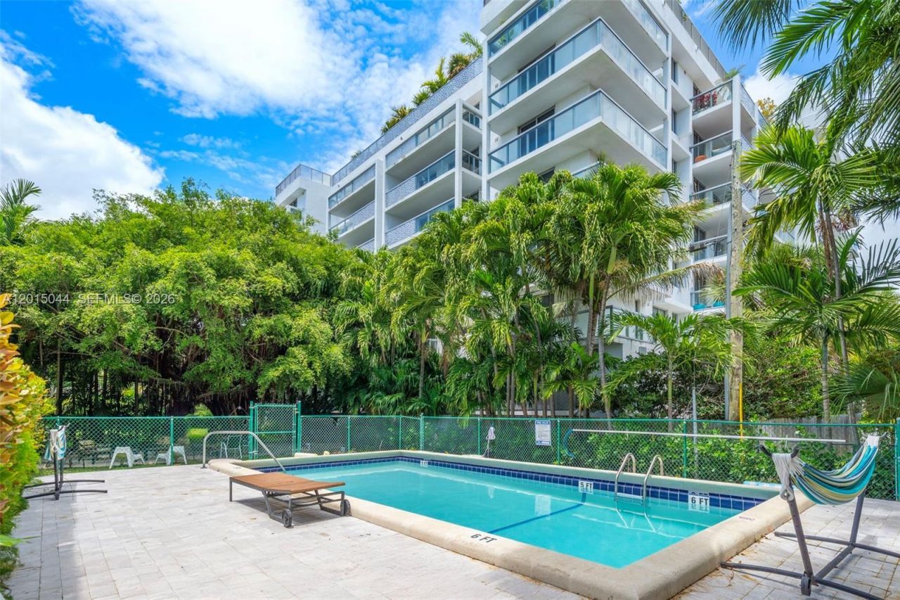1125 99th St , Unit 9, Bay Harbor Islands, FL 33154 Photo