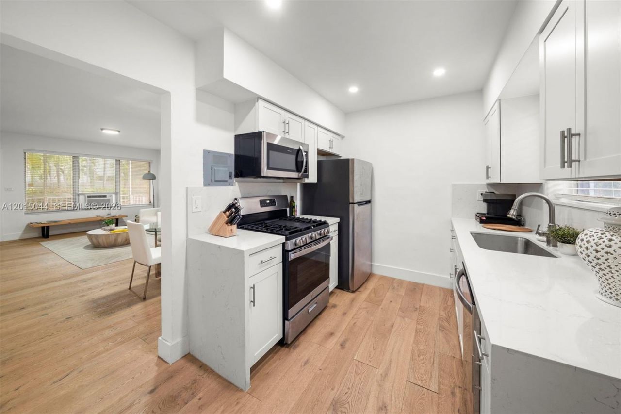 1125 99th St , Unit 9, Bay Harbor Islands, FL 33154 Photo
