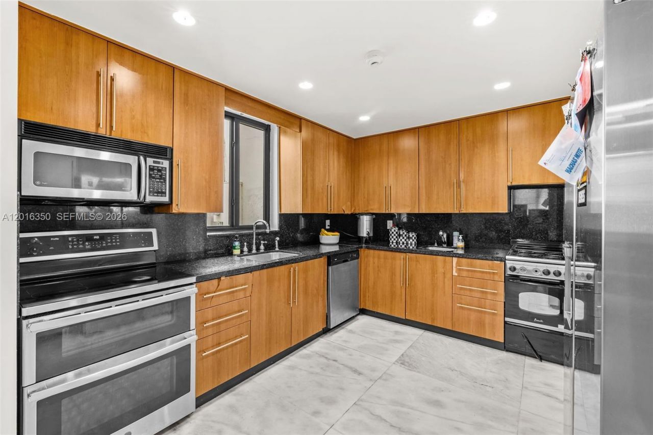 3420 Sheridan Ave, Miami Beach, FL 33140 Photo
