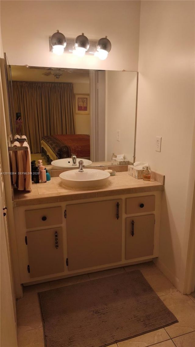 6100 S Falls Cir Dr , Unit 404, Lauderhill, FL 33319 Photo