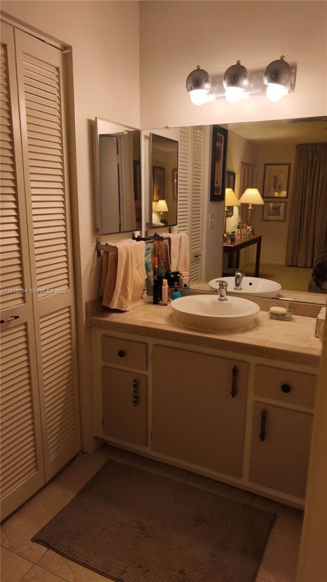 6100 S Falls Cir Dr , Unit 404, Lauderhill, FL 33319 Photo