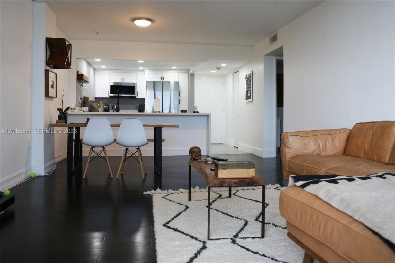 600 NE 36th St, Unit 310, Miami, FL 33137 Photo