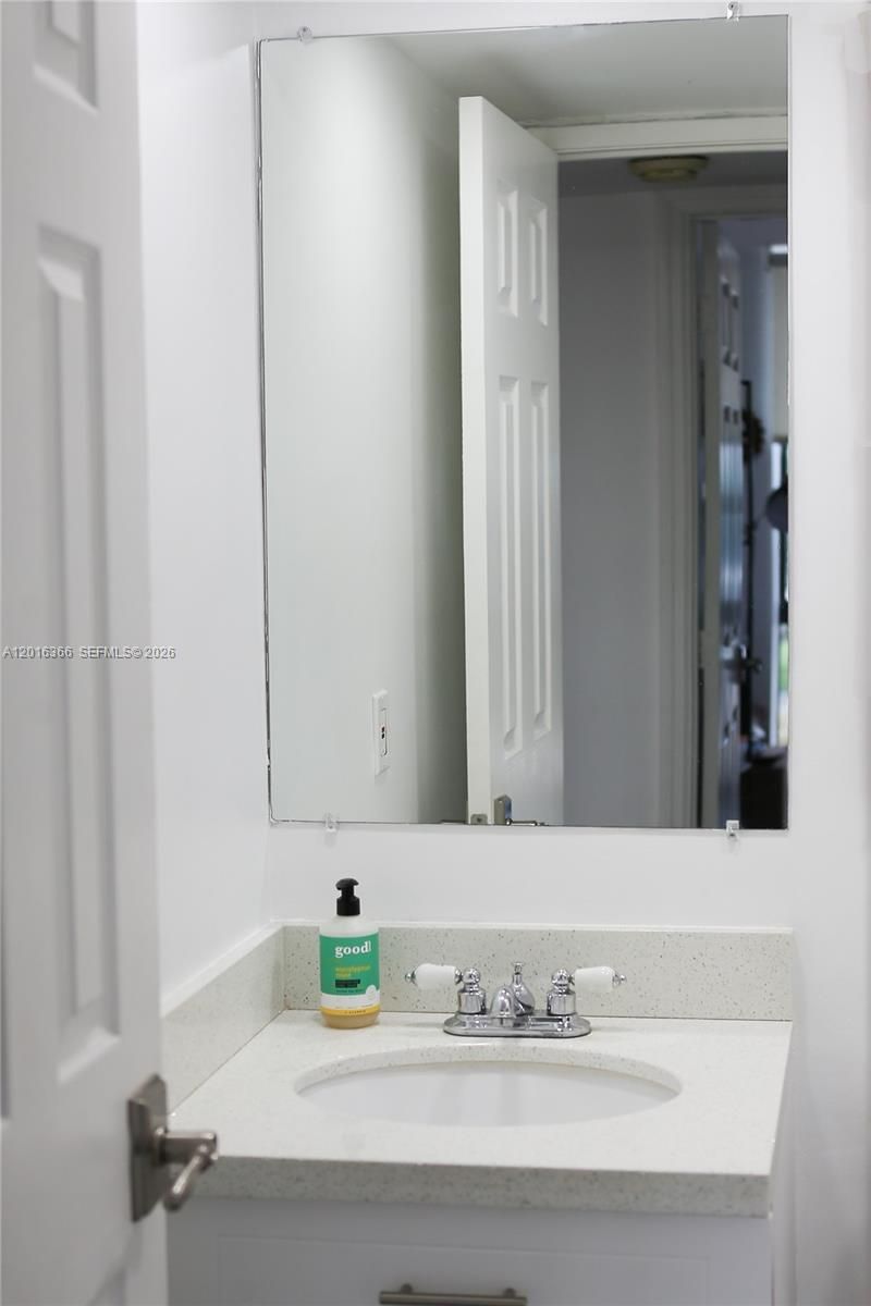 600 NE 36th St, Unit 310, Miami, FL 33137 Photo