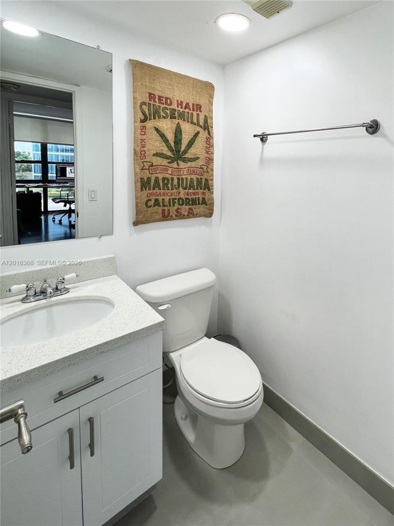 600 NE 36th St, Unit 310, Miami, FL 33137 Photo