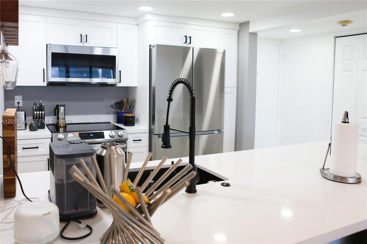600 NE 36th St, Unit 310, Miami, FL 33137 Photo