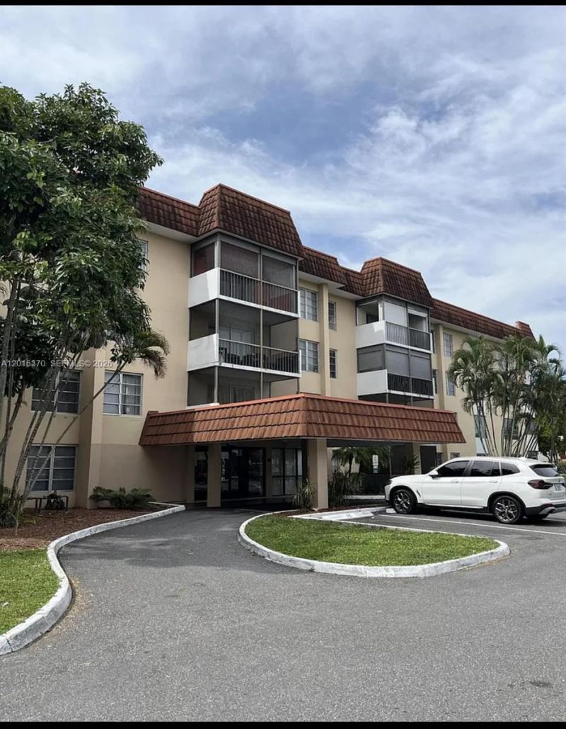 4152 Inverrary Dr , Unit 303, Lauderhill, FL 33319 Photo