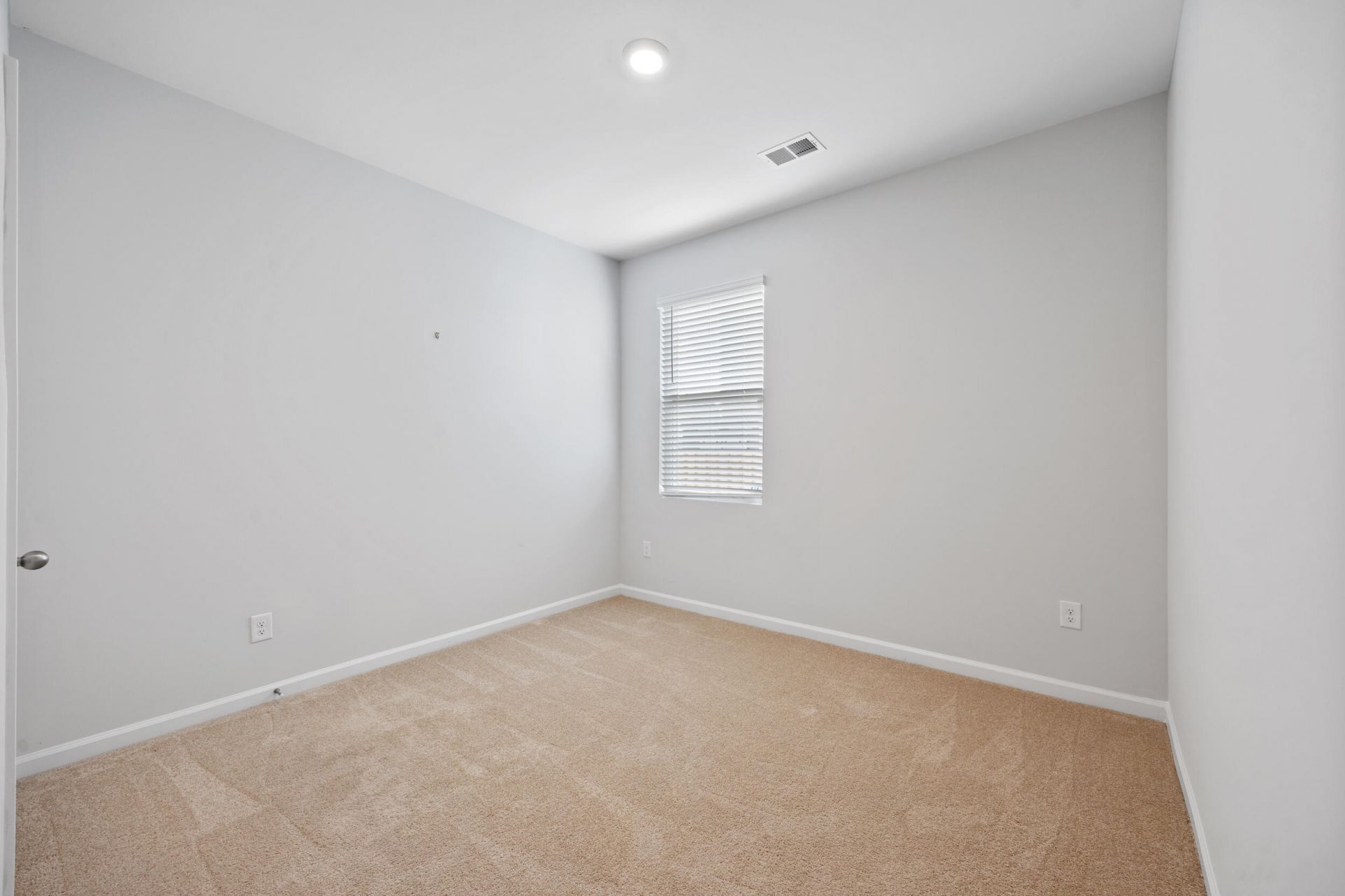 554 Lytham Drive Photo 31