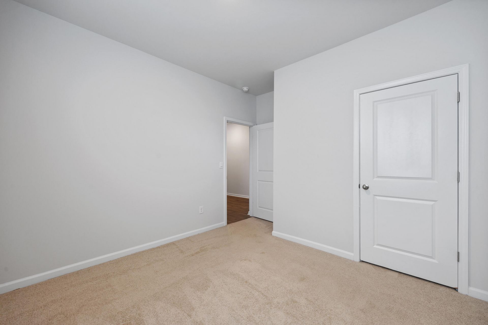 554 Lytham Drive Photo 32