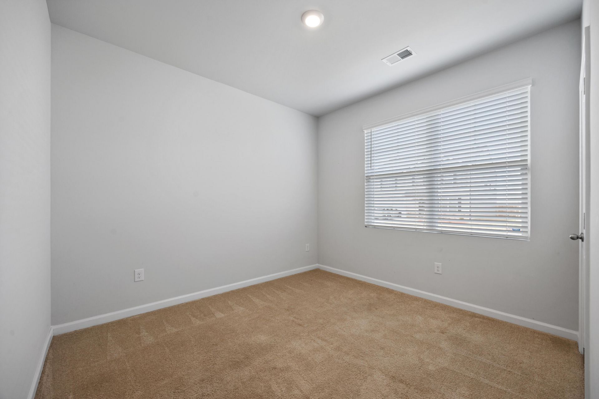 554 Lytham Drive Photo 34
