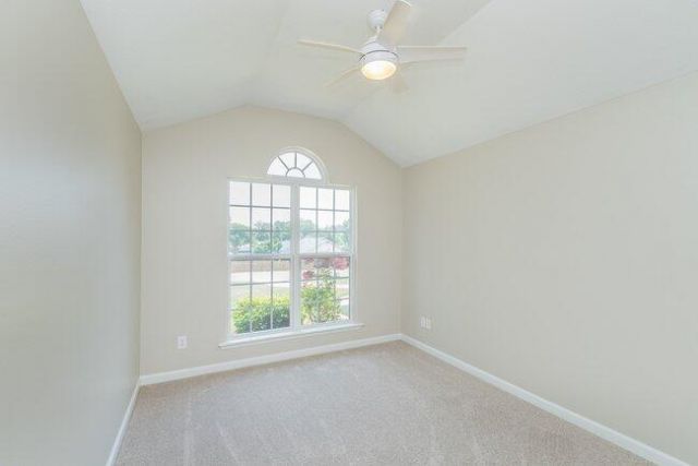 488 Wickham Drive Photo 32