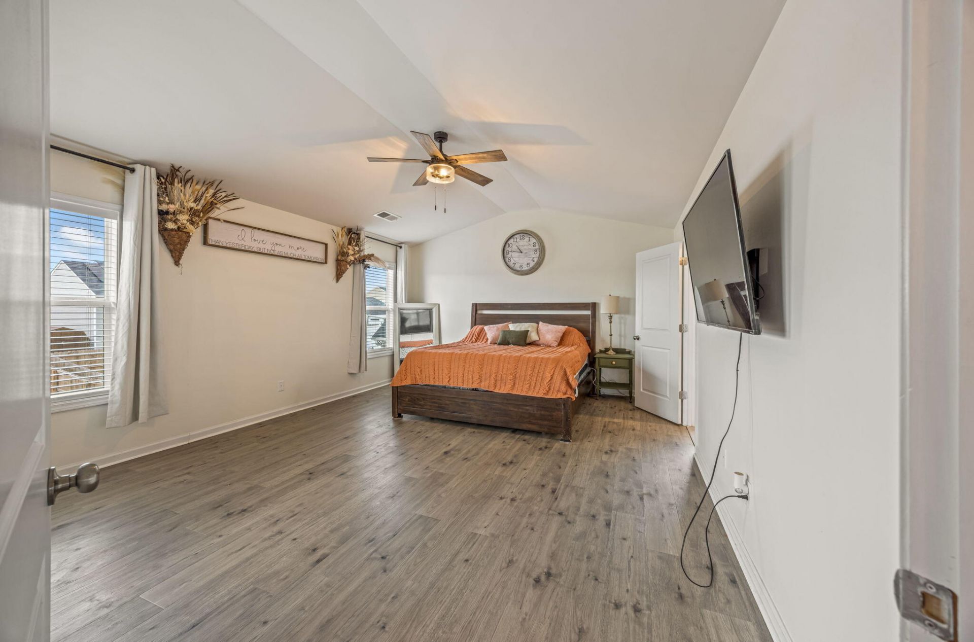 1097 Sapphire Drive Photo 22