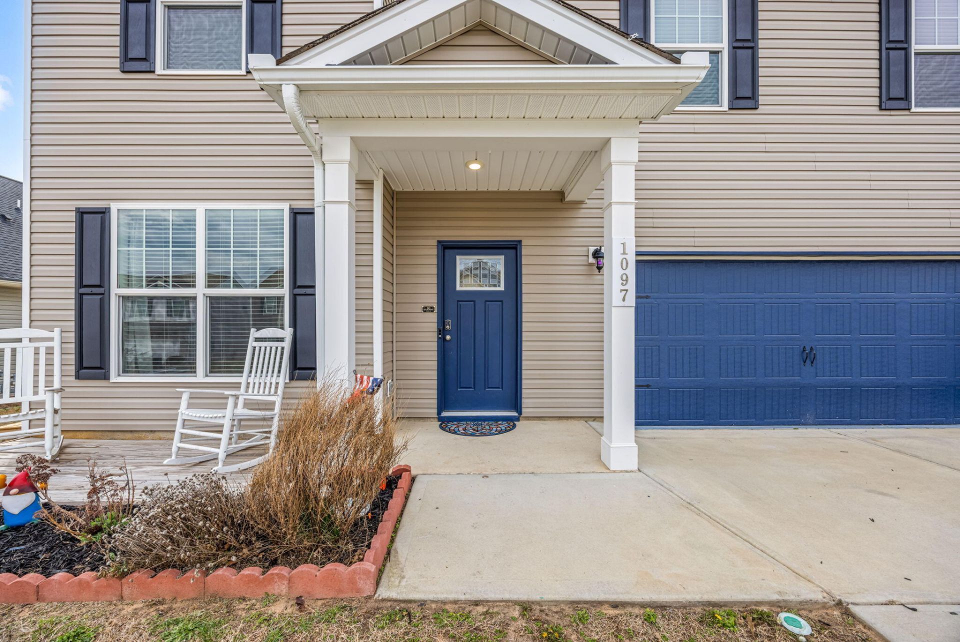 1097 Sapphire Drive Photo 4