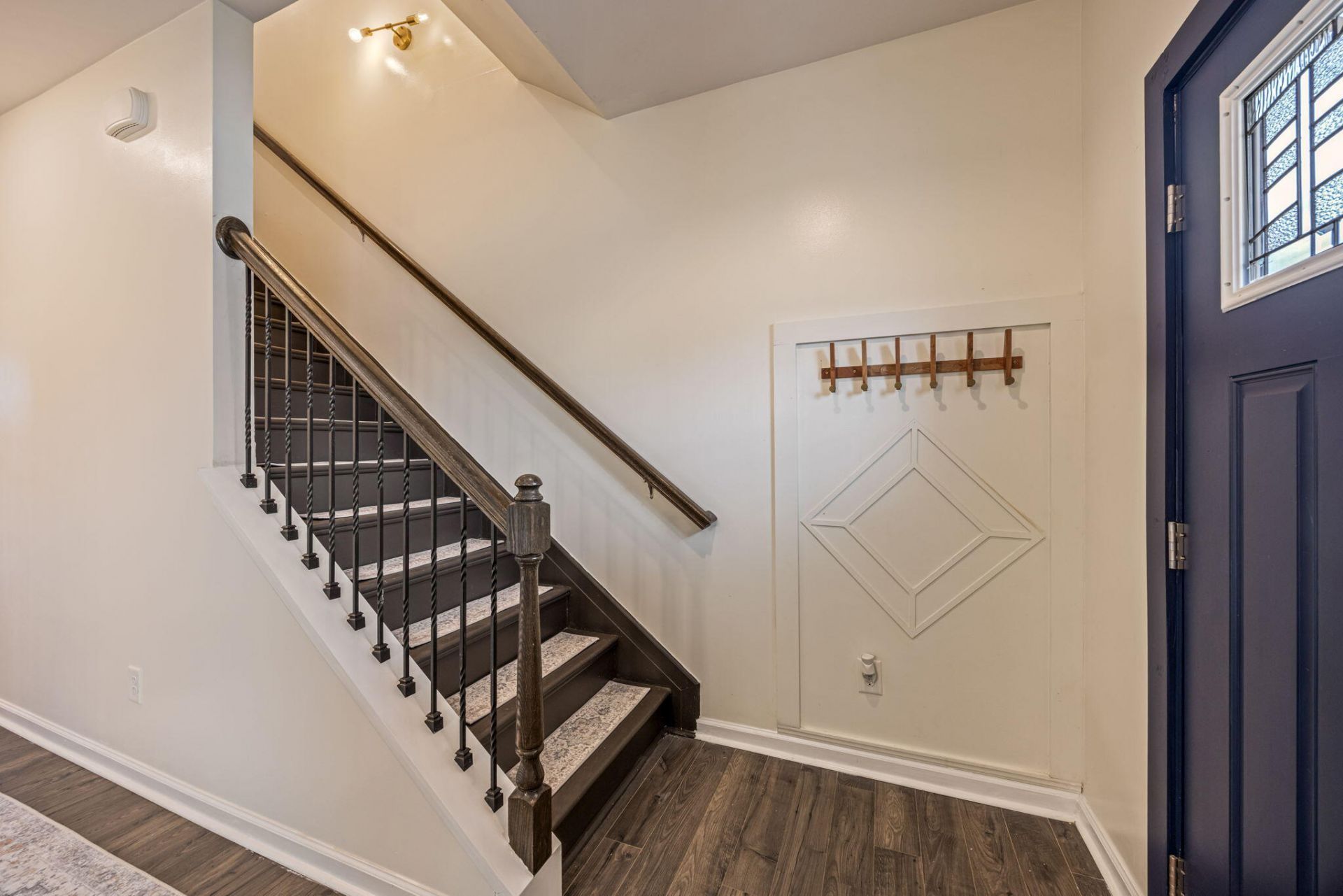 1097 Sapphire Drive Photo 6
