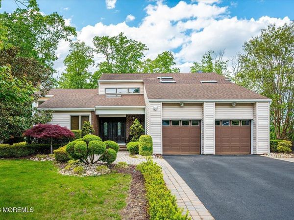 73 Windsor Drive, Eatontown, NJ 07724