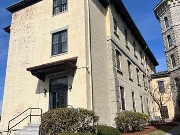 201 Thorndike Street, Unit 1-27, Lowell, MA 01852