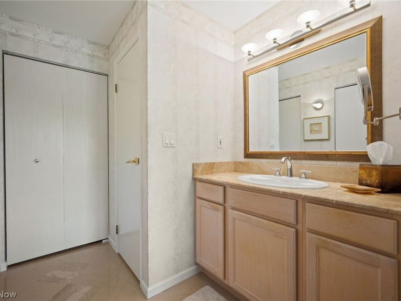 12500 Edgewater Drive , Unit 402, Lakewood, OH 44107 Photo 24