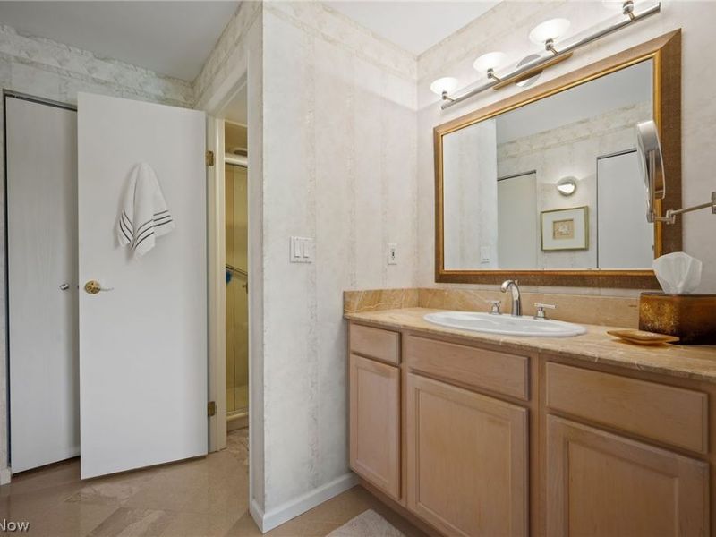 12500 Edgewater Drive , Unit 402, Lakewood, OH 44107 Photo 25