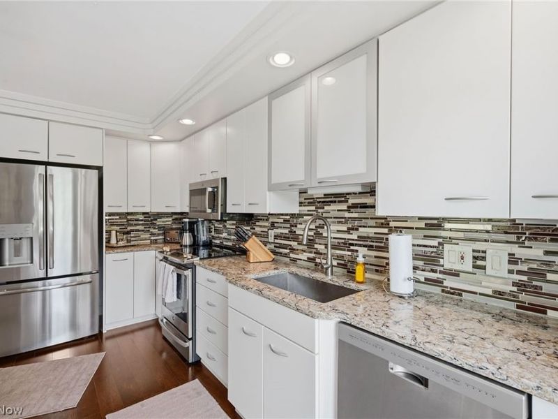 12500 Edgewater Drive , Unit 402, Lakewood, OH 44107 Photo 7