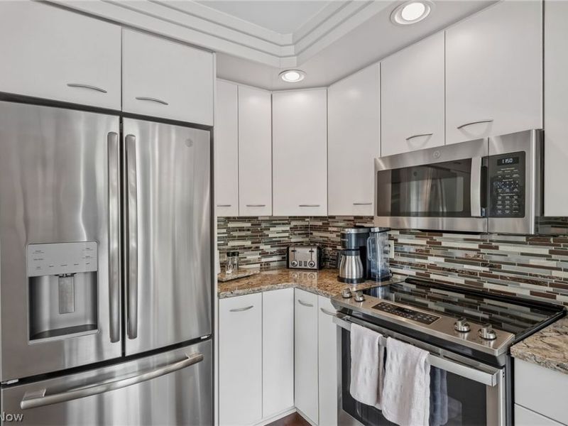 12500 Edgewater Drive , Unit 402, Lakewood, OH 44107 Photo 9