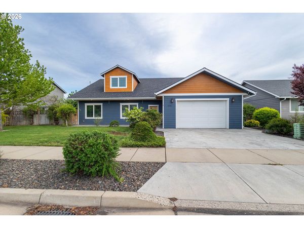 10305 LEONARD LN, Island City, OR 97850